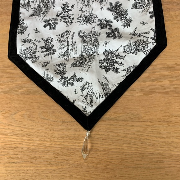 Winter scene table runner white black 49x13 with beads - Picture 3 of 4